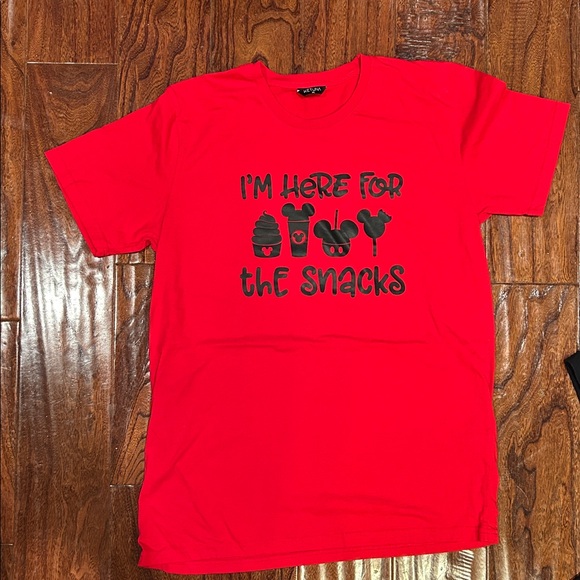 Woman's Medium casual Disney vacation Graphic T-Shirt. animal print/snacks - Picture 4 of 5